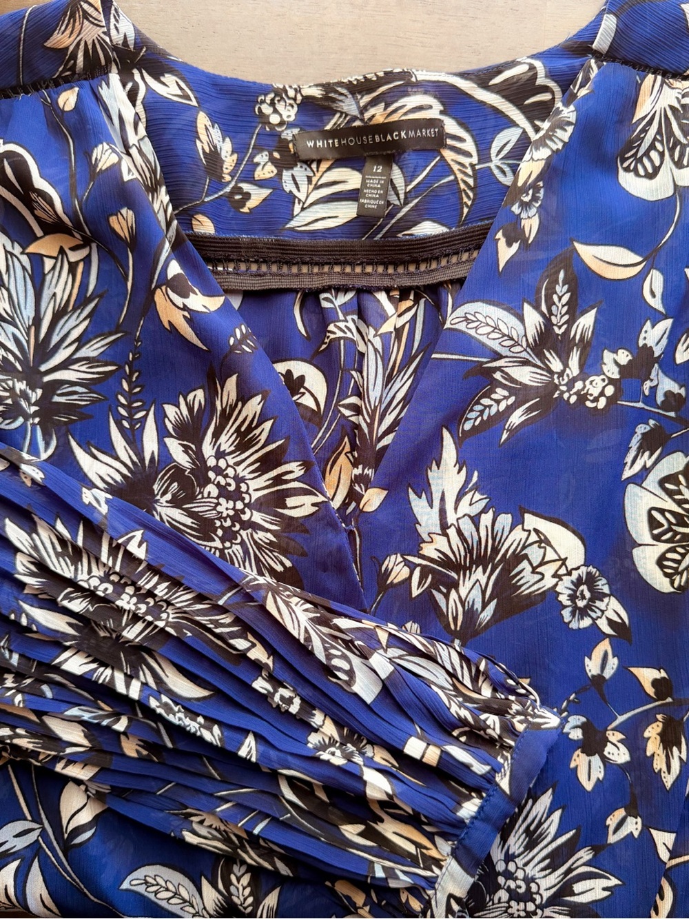 White House Black Market Navy Floral Mock Wrap Blouse Office Chic EUC 12 - Picture 4 of 7